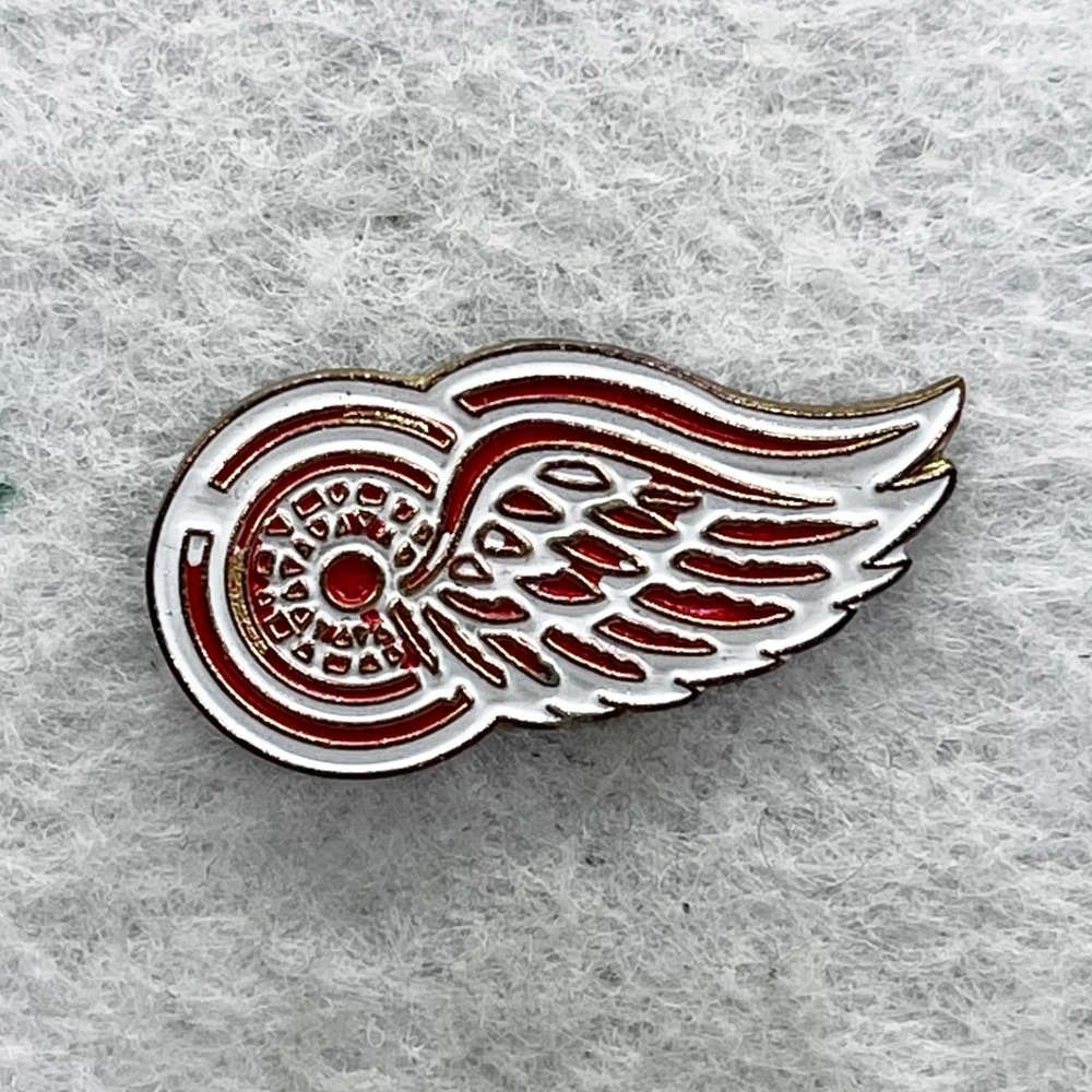 🔮 5/$25 Vintage NHL Detroit Red Wings Hockey Pin